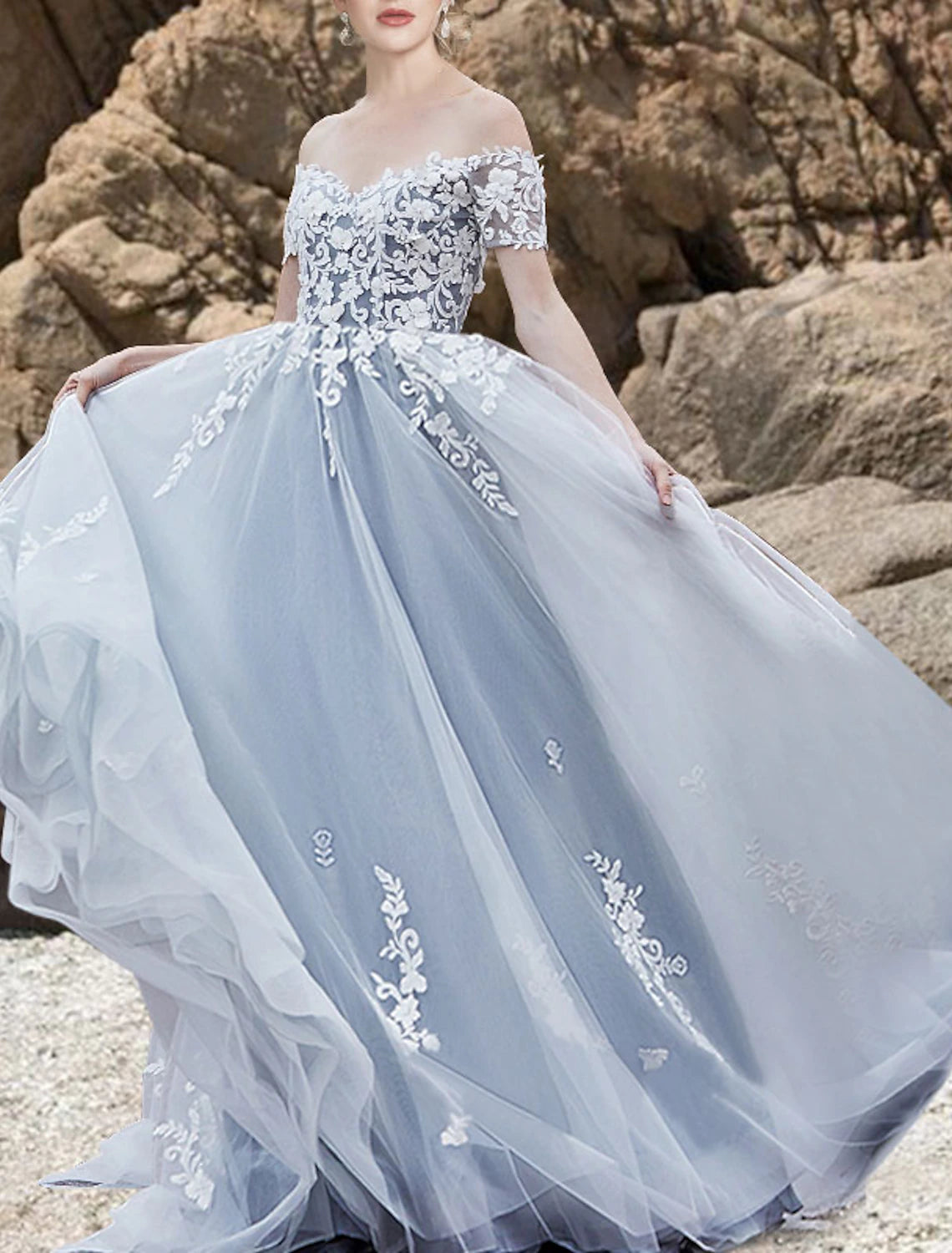 Vestidos de novia góticos de compromiso a color, vestidos de novia formales, corte A, hombros descubiertos, manga corta, cola larga, vestidos de novia de encaje con apliques de lazo(s).