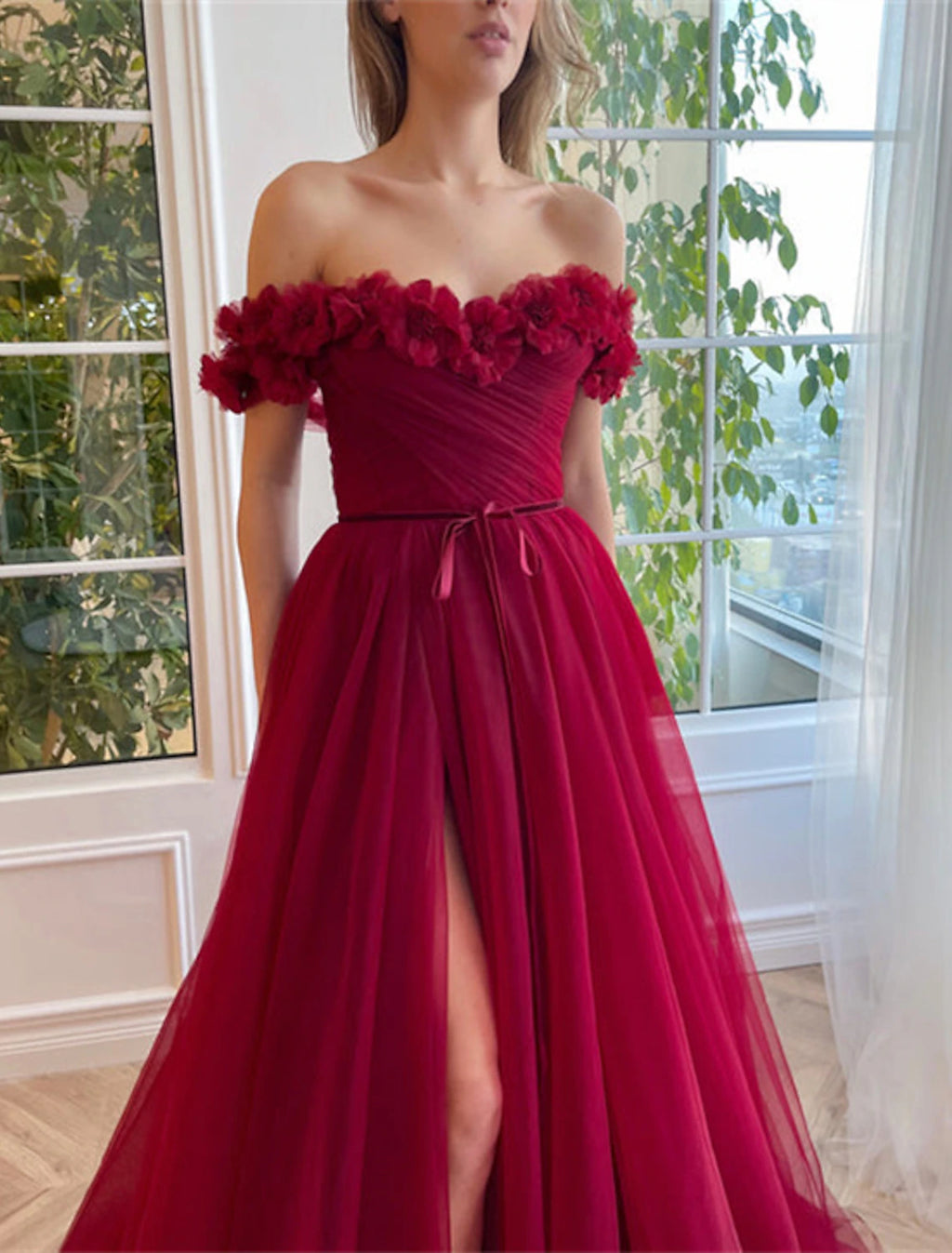 Abiti da ballo a trapezio, abiti floreali, invitati a nozze, feste di nozze, strascico a ruota, maniche corte, spalle scoperte, tulle con spacco e spalline