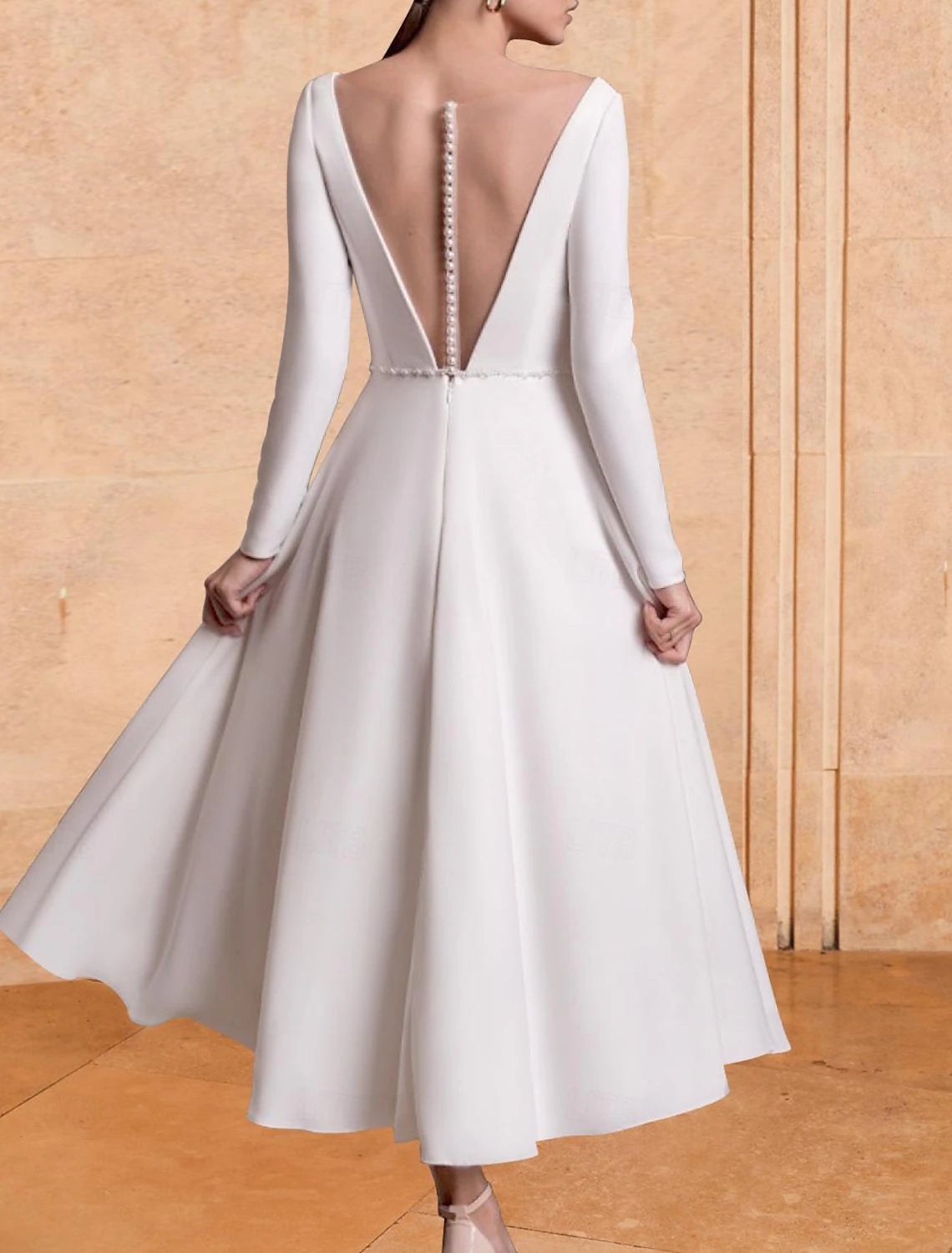 Vestidos de novia blancos cortos, corte A, escote en V, manga larga, largo hasta la rodilla, de gasa, con pliegues, color liso.