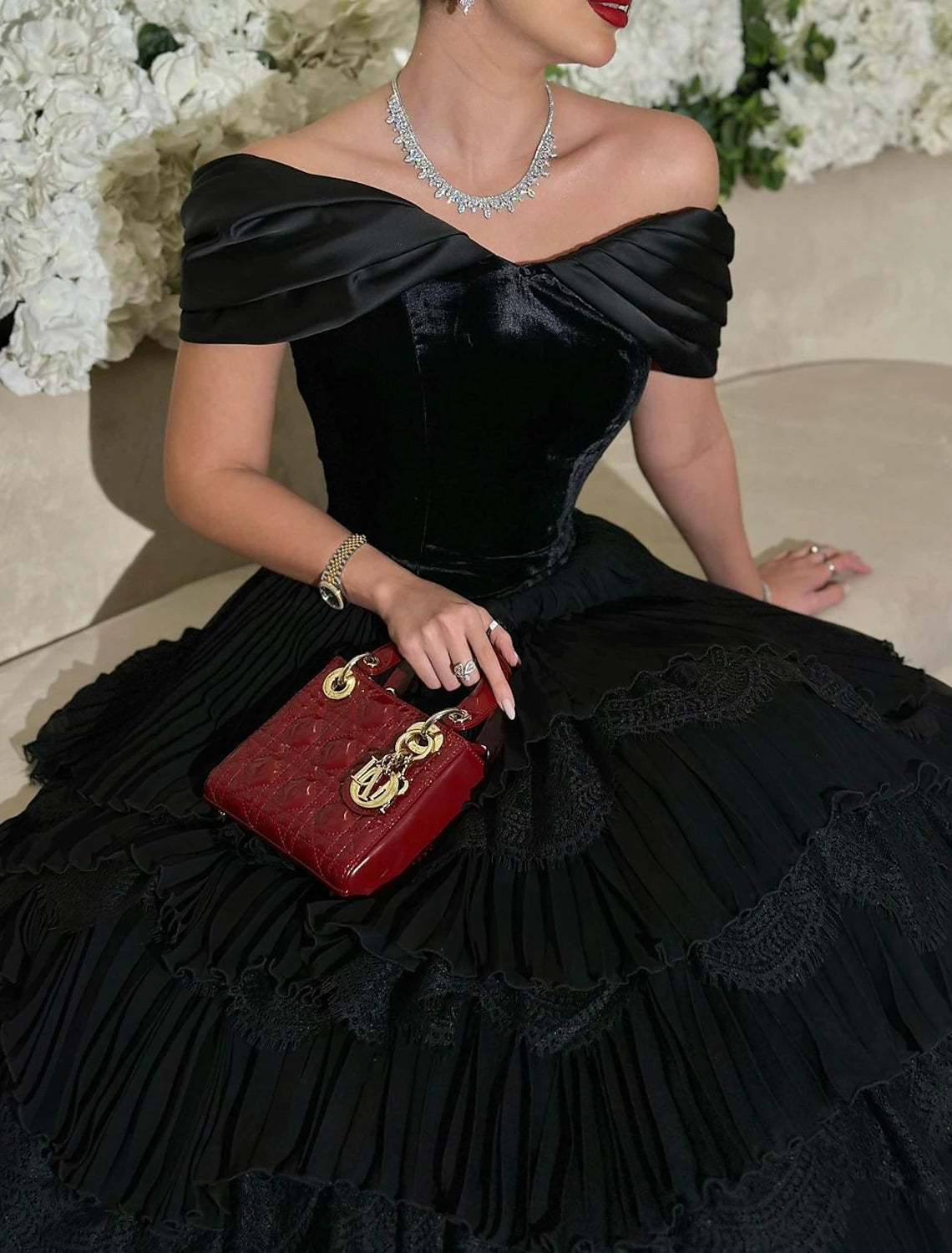 Abiti da ballo a trapezio, eleganti, formali, lunghi fino al pavimento, maniche corte, scollo a cuore, in pizzo con arricciature