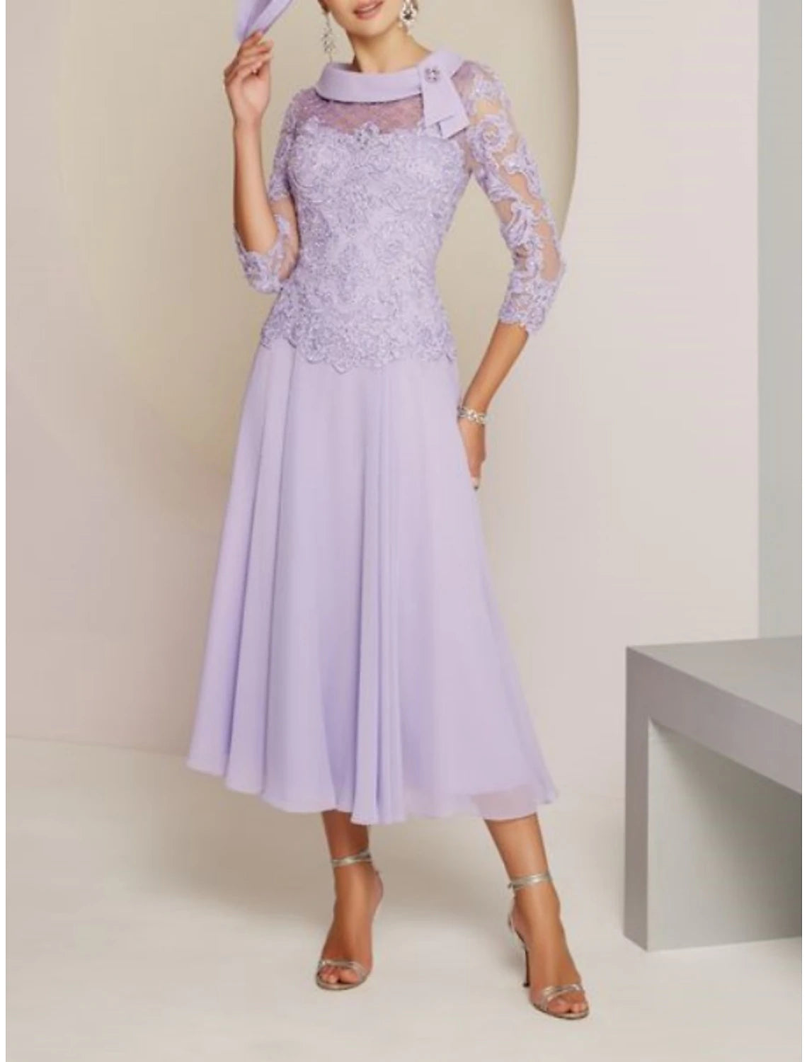 Abito da cerimonia per la madre della sposa, a tubino, con scollo a barchetta, lunghezza tè, in chiffon, pizzo, maniche a 3/4, pieghe e perline