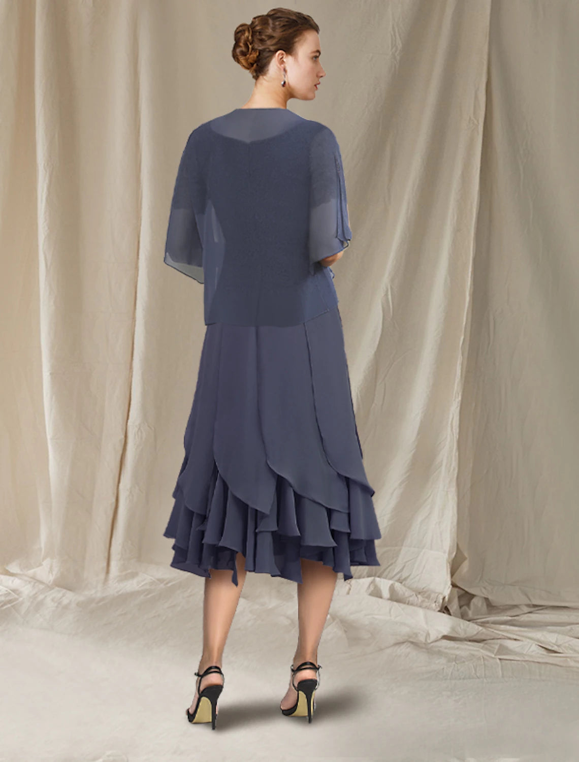 Vestido elegante de sirena/trompeta para madre de la novia, cuello joya alto y bajo, asimétrico, largo hasta la rodilla, de gasa con encaje, manga corta, cruzado incluido con volantes de encaje