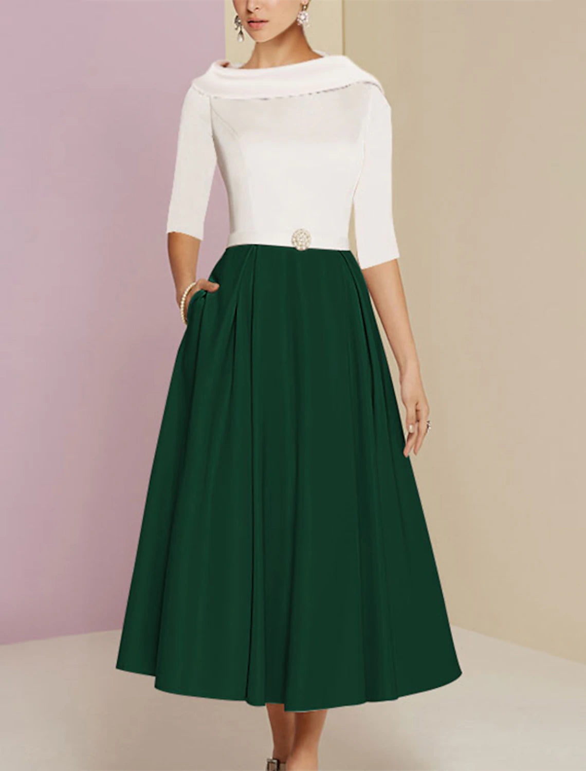 Abito da cerimonia per la madre della sposa, a trapezio, elegante, stile vintage, con scollo gioiello, lunghezza tè, in charmeuse, mezza manica, con pieghe e cristalli