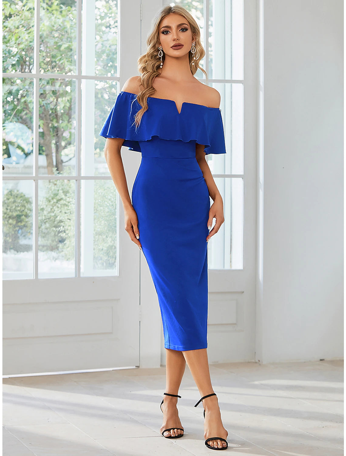 Vestido de novia con corte tubo/columna, estilo minimalista, para fiesta, largo hasta la rodilla, manga corta, hombros descubiertos, tela con abertura, color puro.