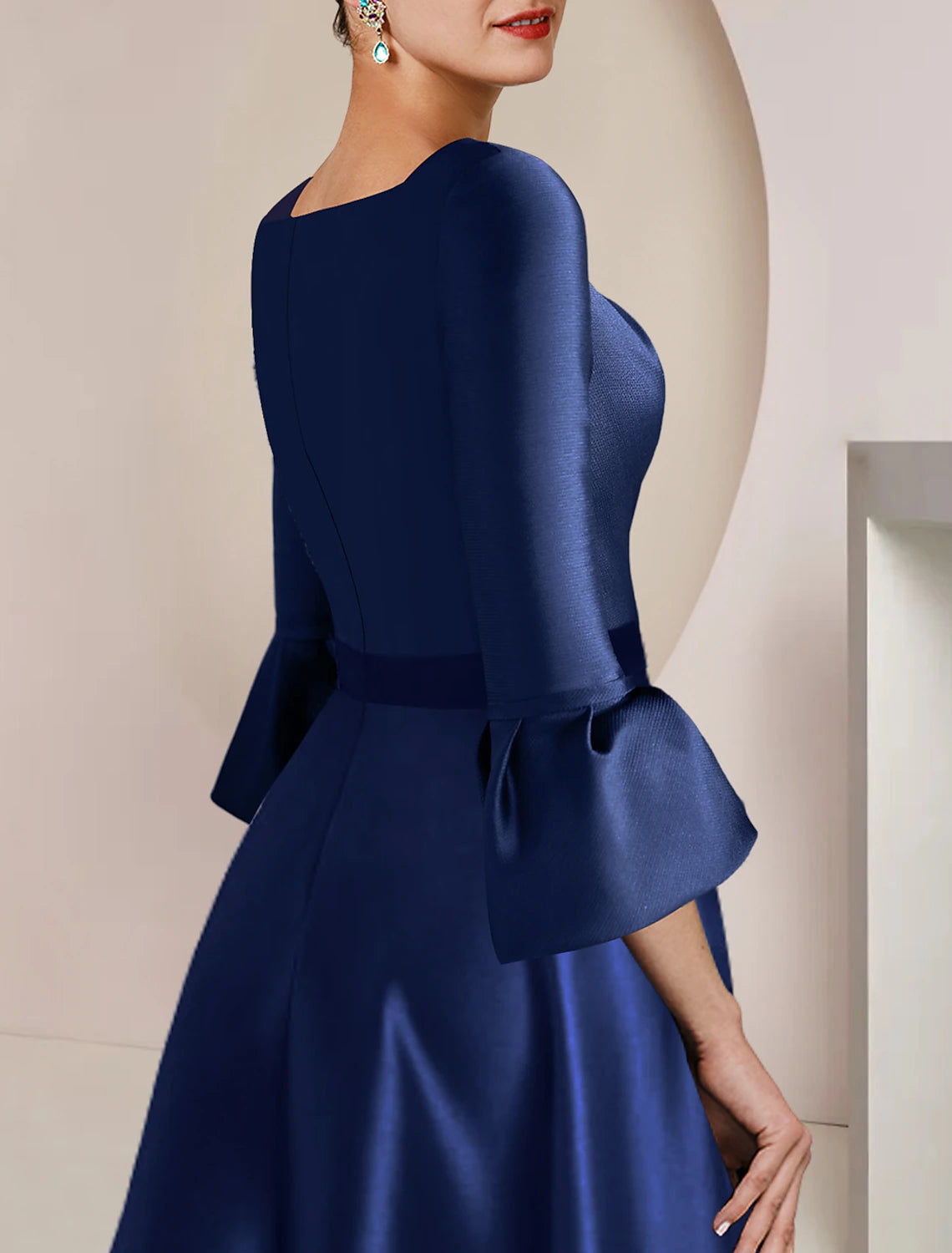 Abito da cerimonia per la madre della sposa, a trapezio, elegante, con scollo a barca, lunghezza tè, in raso, maniche a 3/4, con fiocco/i, spacco frontale