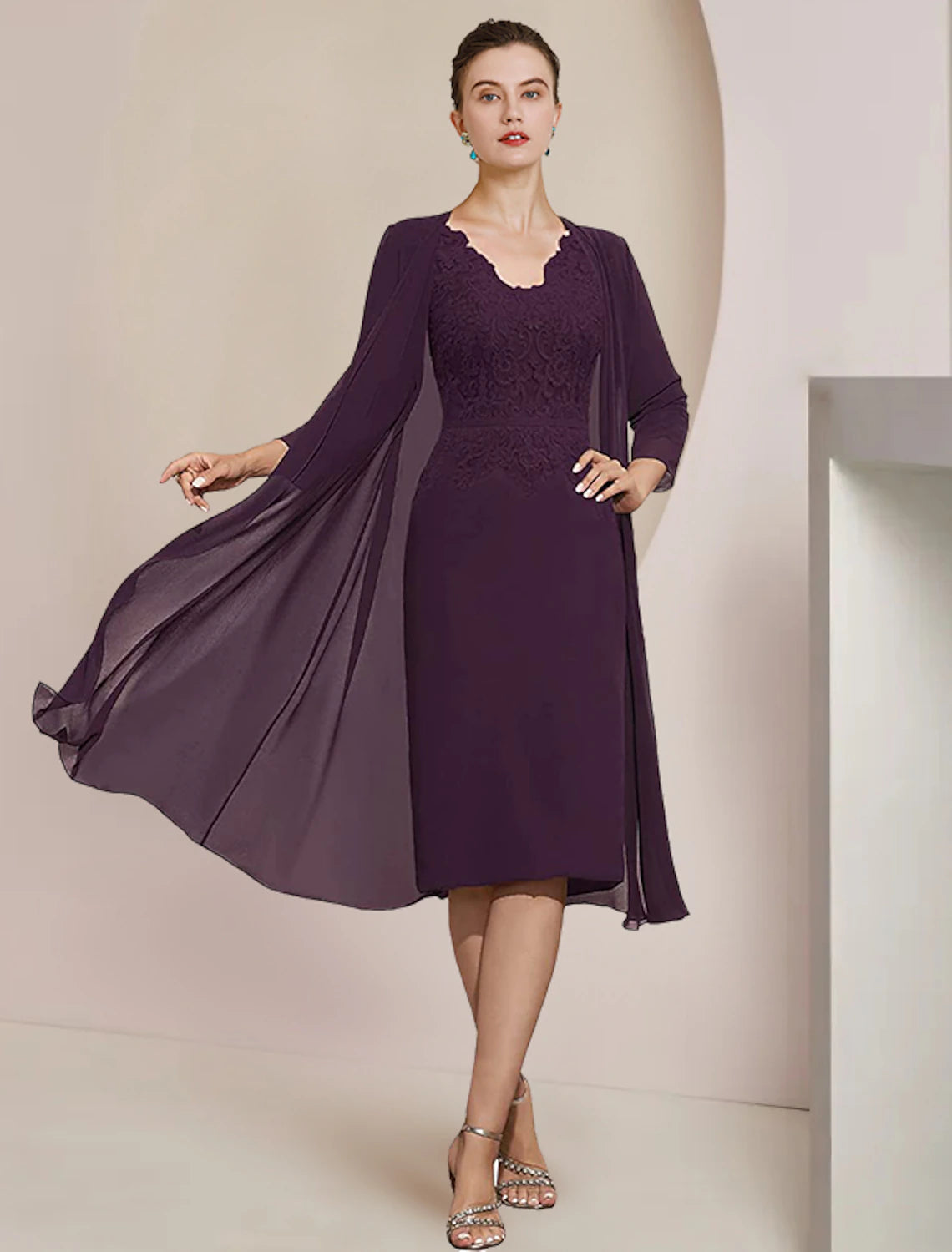 Vestido de dos piezas tipo tubo para madre de la novia, elegante, con escote en V, largo hasta la rodilla, de gasa, con encaje, manga corta y chaqueta con apliques.