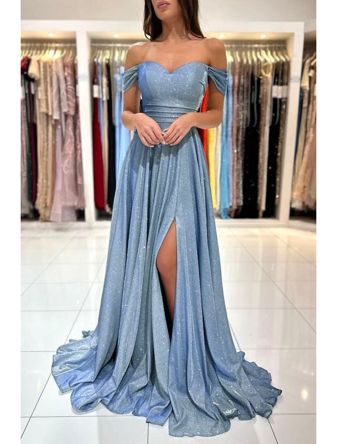 Vestido de noche de corte A, vestido sexy para boda, para invitada de boda, cola de corte, sin mangas, hombros descubiertos, vestido de dama de honor, tela de lúrex con abertura de lentejuelas fruncidas