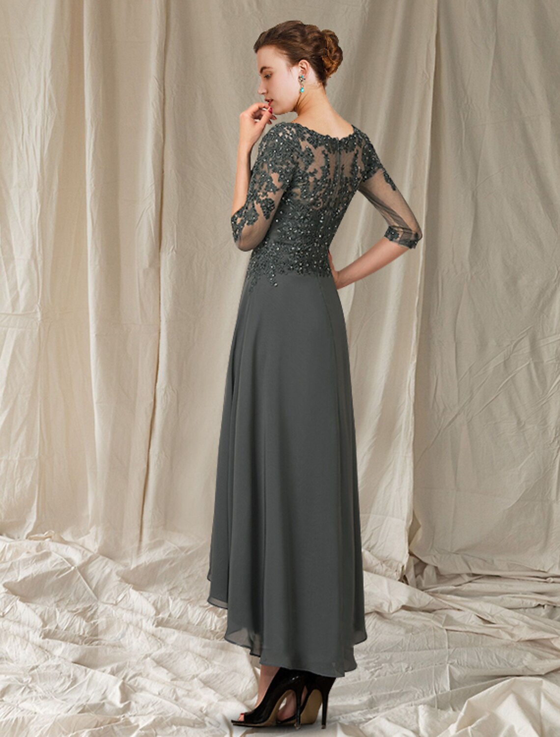 Abito da madre della sposa a trapezio, elegante, con scollo a V asimmetrico, lunghezza alla caviglia, in chiffon, pizzo, mezze maniche con applicazioni a pieghe