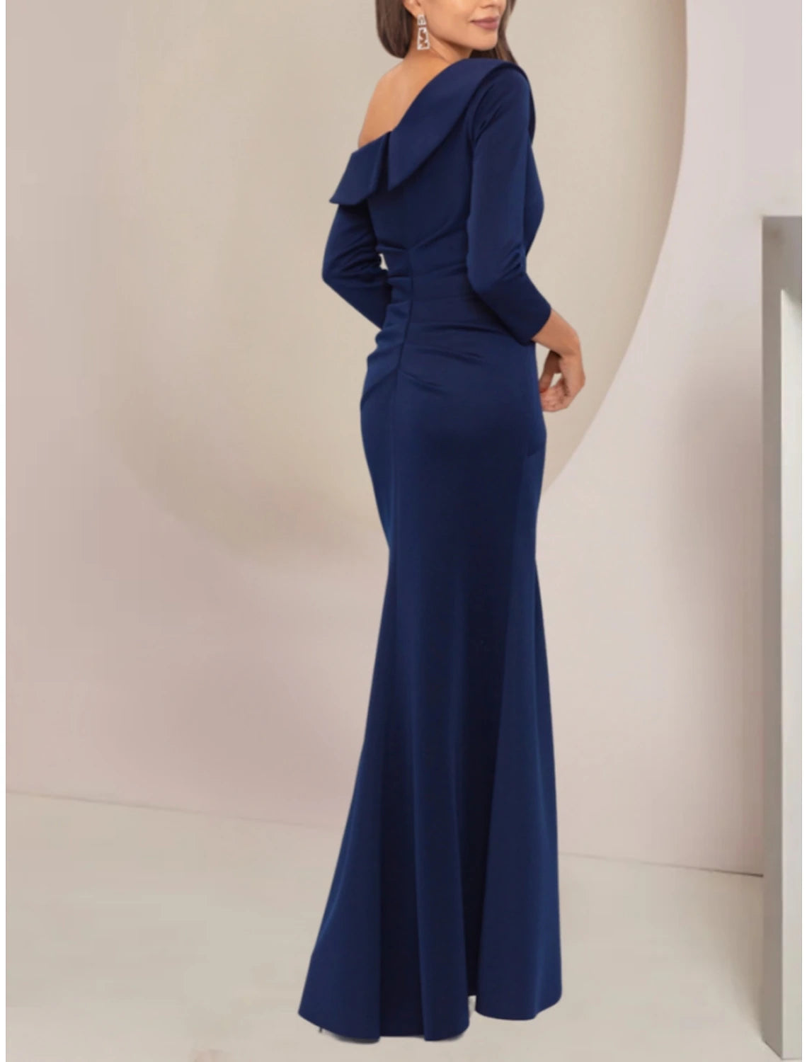 Abito da cerimonia per la madre della sposa, elegante, a trapezio, con spalle scoperte, lunghezza al pavimento, in tessuto, maniche lunghe, con volant, tinta unita