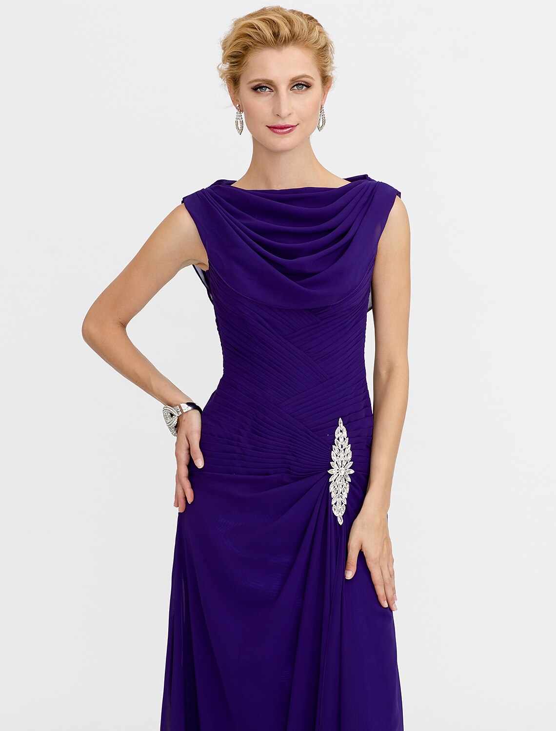 Vestido de madre de la novia con corte tubo/columna, con bloques de color, cordones, cuello vuelto, largo hasta los tobillos, de gasa charmeuse, sin mangas, con cuentas entrecruzadas