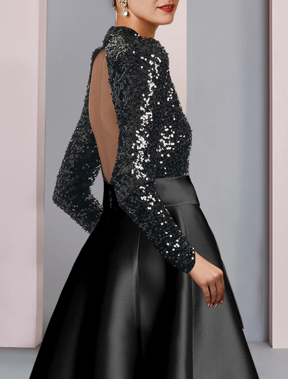 Abito da cerimonia per la madre della sposa, a trapezio, elegante, scintillante e brillante, con collo alto, lunghezza tè, in raso, con paillettes, maniche lunghe, con fiocco/i e pieghe.