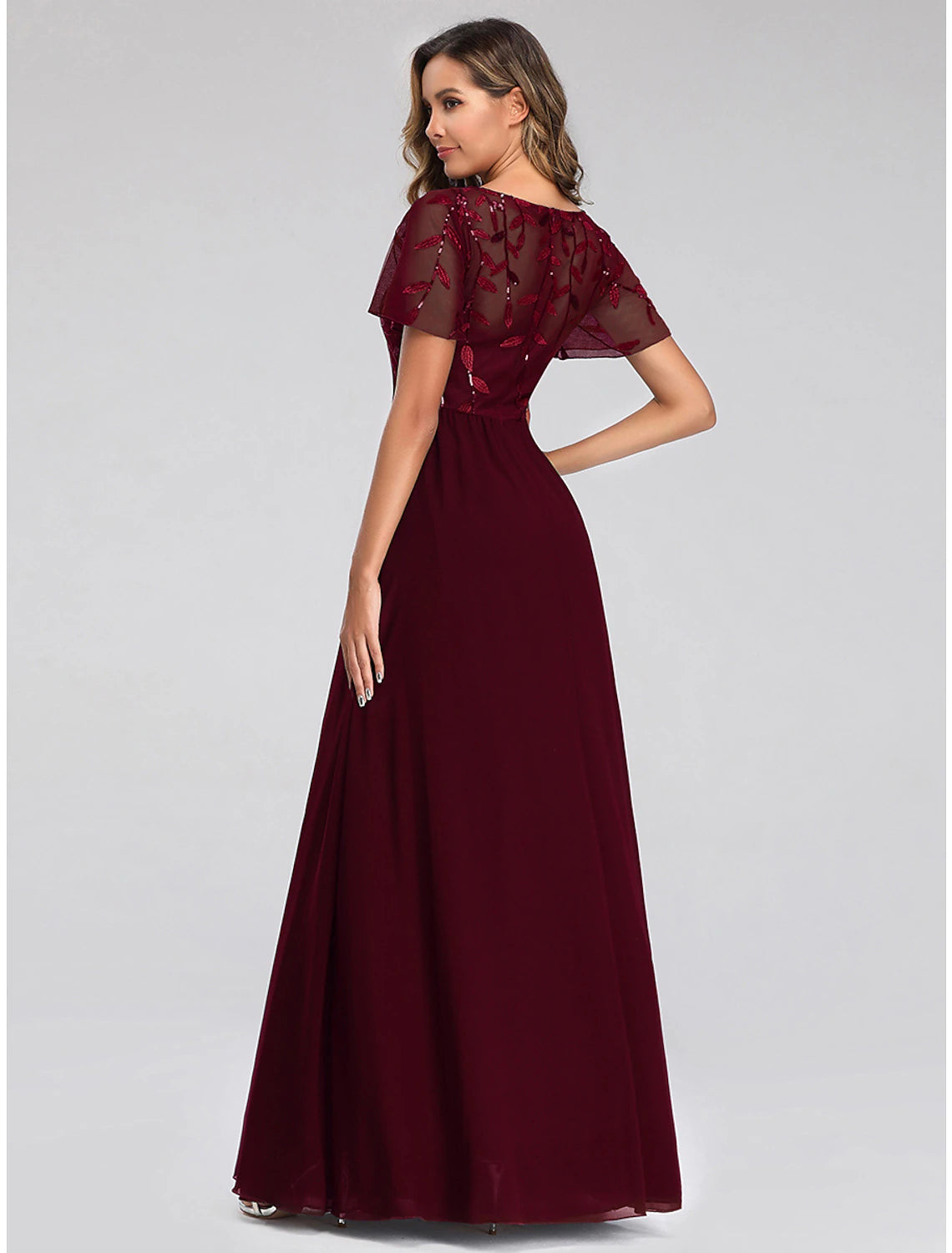 Abiti da sposa a trapezio, eleganti, autunnali, lunghi fino al pavimento, a maniche corte, con scollo a V, in tulle con applicazioni di paillettes