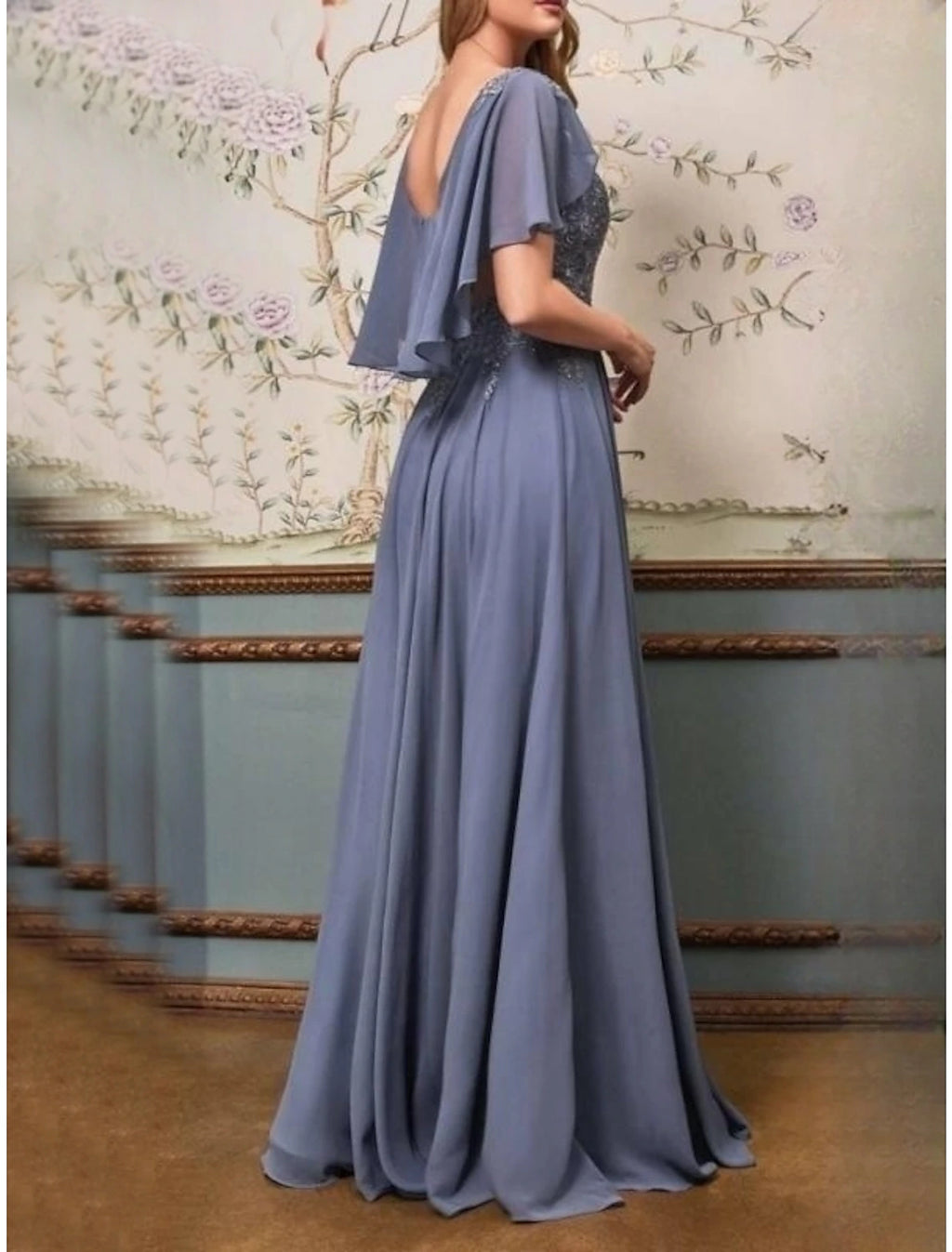 Abiti da sposa a tubino/colonna, eleganti, lunghi fino al pavimento, a maniche corte, con scollo gioiello, in chiffon con pieghe e volant