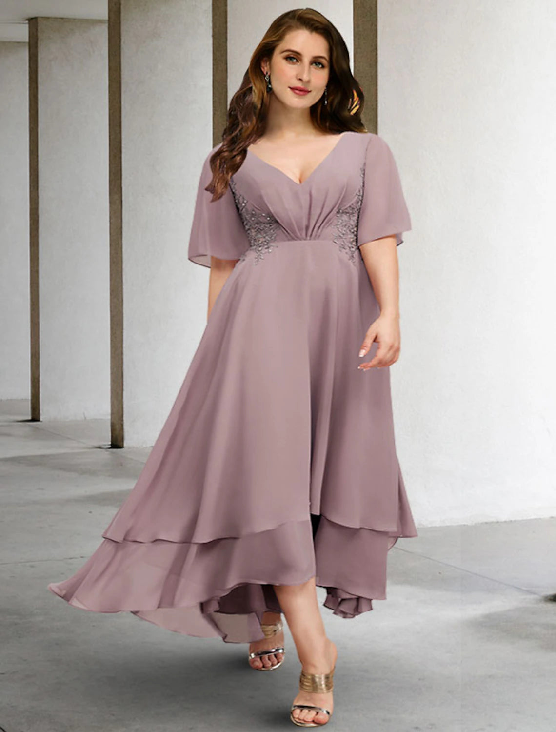 Abiti da sposa a trapezio per la madre della sposa, taglie forti, eleganti, con scollo a V, asimmetrici, maniche corte, in chiffon con applicazioni di volant