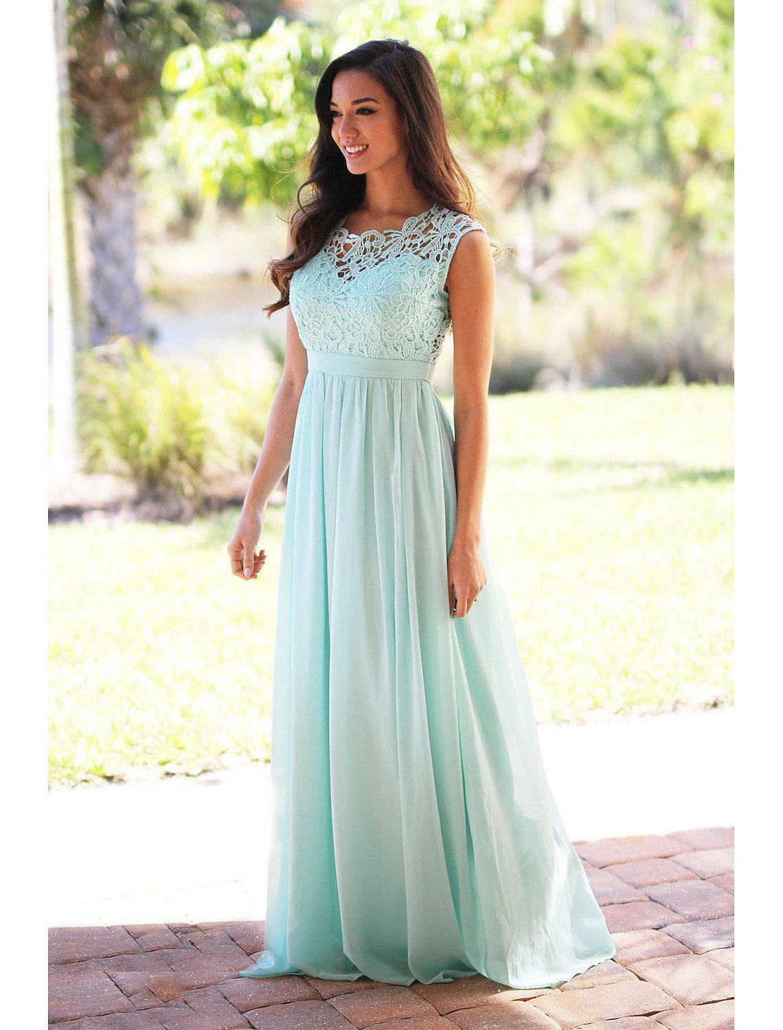 Abito da damigella d'onore a trapezio, con scollo gioiello, senza maniche, elegante, lungo fino al pavimento, in chiffon/pizzo con fascia/nastro/pieghe