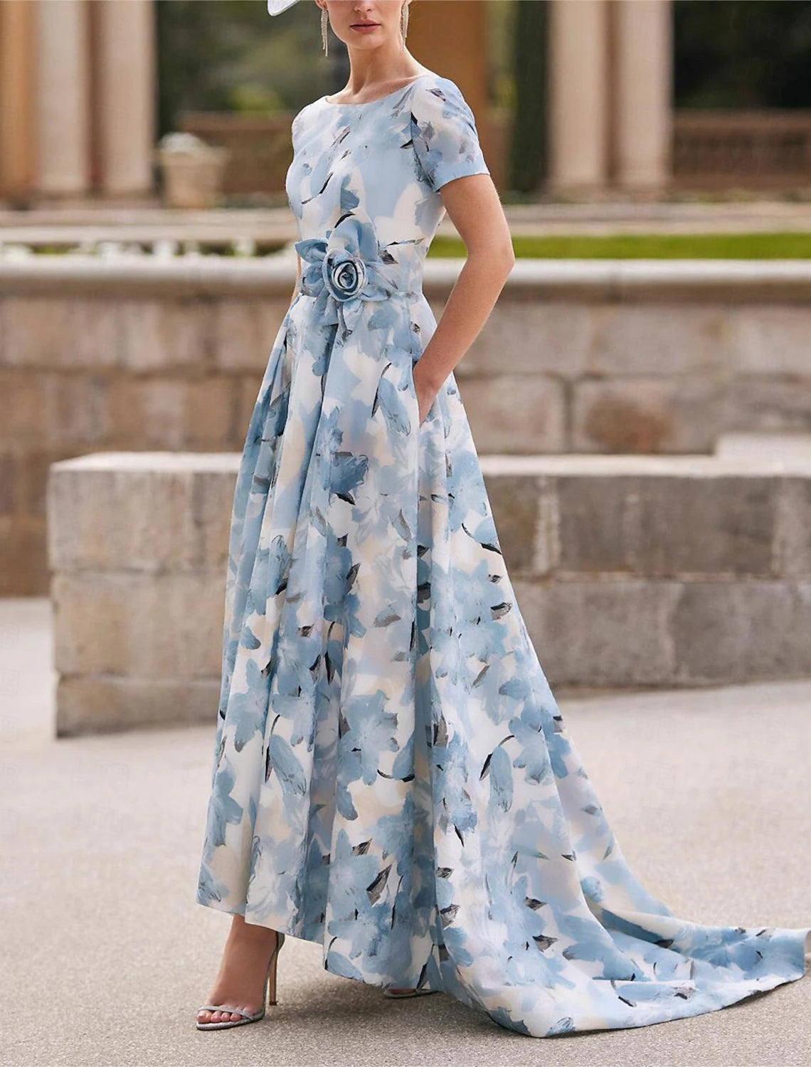 Abito da cerimonia per la madre della sposa a trapezio, in stile Kentucky Derby, elegante, con scollo a barca, asimmetrico, lunghezza alla caviglia, in chiffon, maniche corte, con pieghe e fiori.