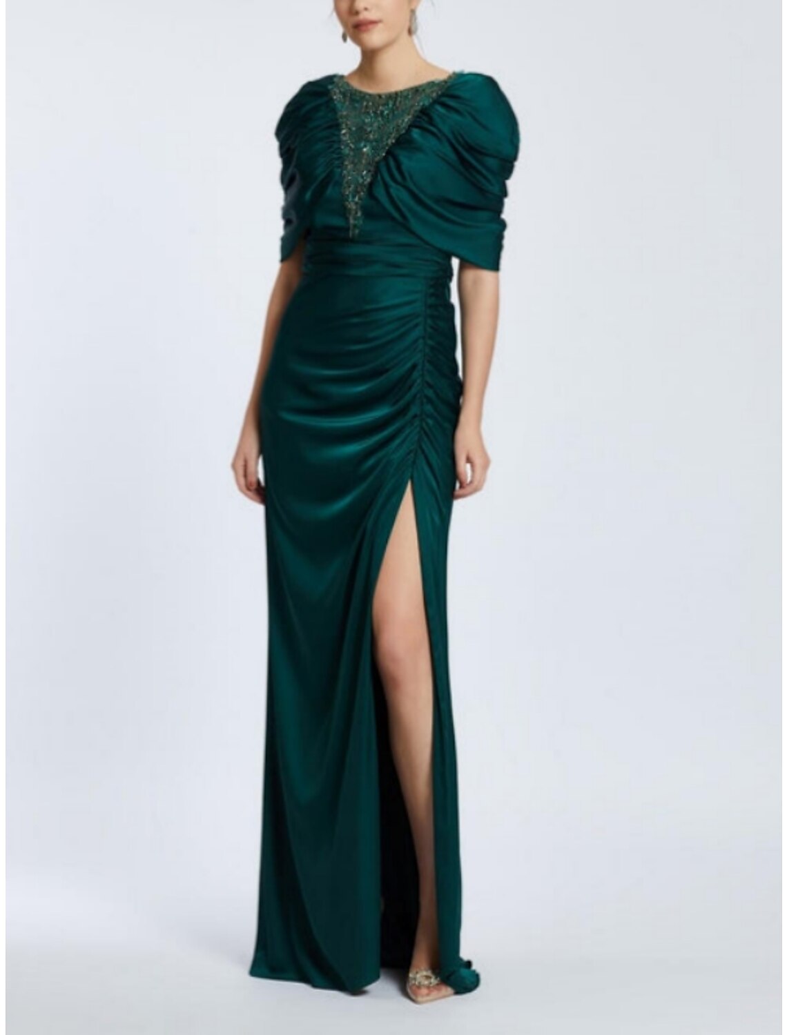 Abito da sera a trapezio, elegante, formale, nero, taglie forti, natalizio, lungo fino al pavimento, manica corta, scollo a barchetta, in raso con spacco in paillettes arricciate