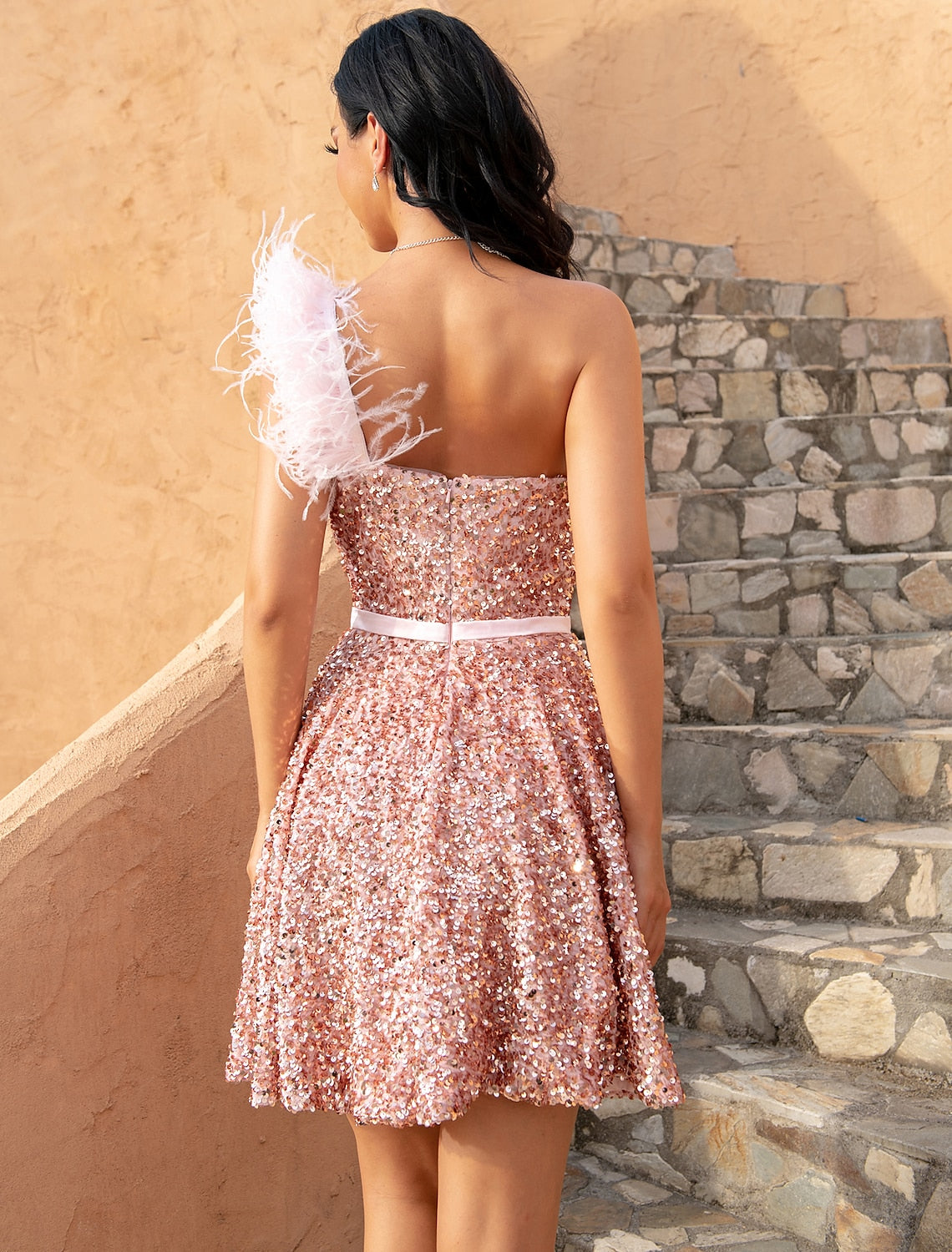 Vestido tubo/columna para regreso a casa, vestido brillante y resplandeciente, para cóctel, cumpleaños, corto/mini, sin mangas, con un hombro al descubierto, vestido rosa con lentejuelas y plumas.