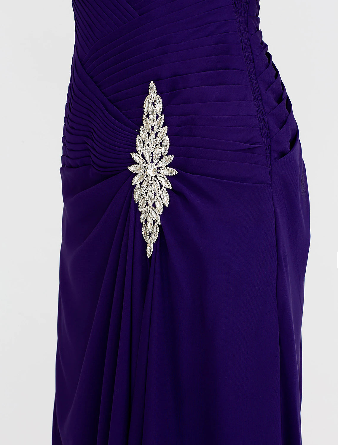 Vestido de madre de la novia con corte tubo/columna, con bloques de color, cordones, cuello vuelto, largo hasta los tobillos, de gasa charmeuse, sin mangas, con cuentas entrecruzadas