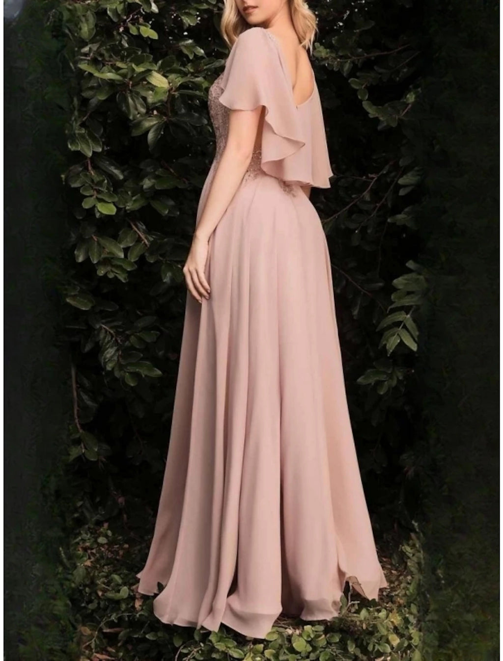 Abiti da sposa a tubino/colonna, eleganti, lunghi fino al pavimento, a maniche corte, con scollo gioiello, in chiffon con pieghe e volant