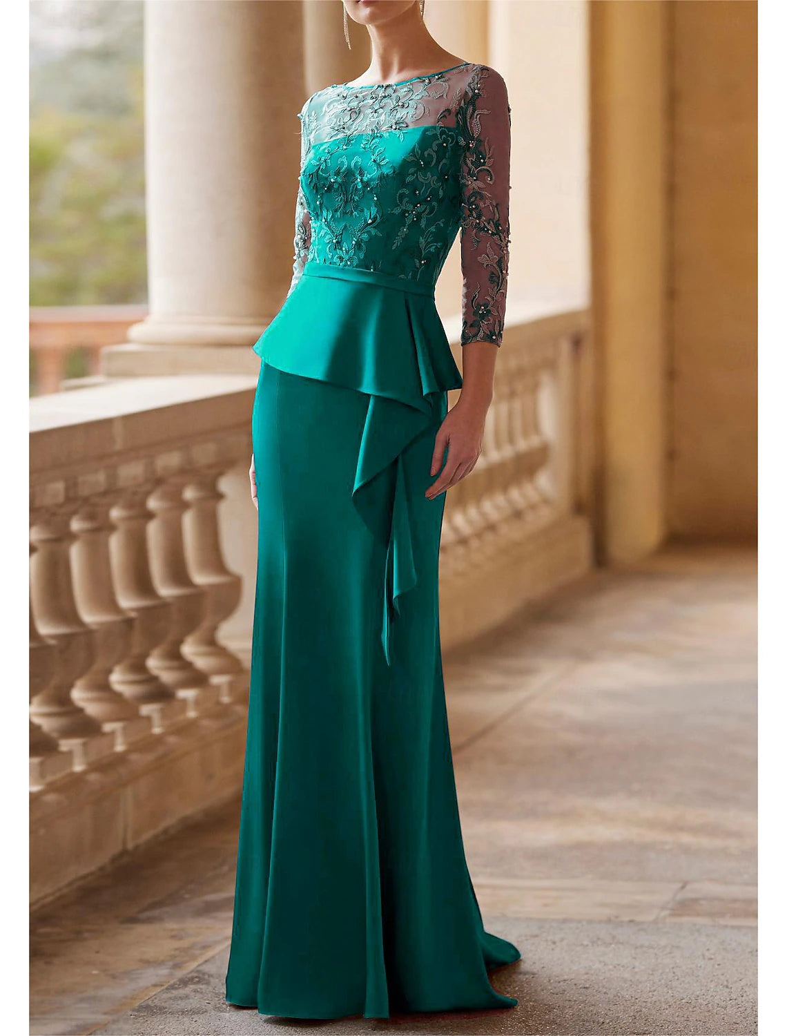 Sirena/Vestidos pequeños para madre de la novia Invitados de boda Elegante Retro Fiesta Ilusión Escote y largo hasta el suelo Tejido de encaje Mangas largas 3/4 Media manga Cinturón/cinta Plisado Cuentas