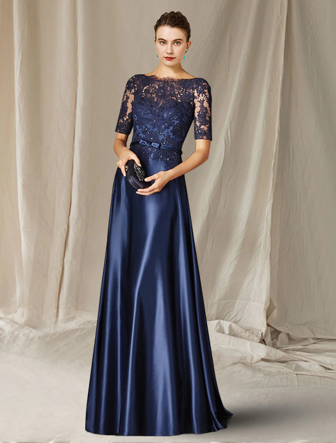 Abito da madre della sposa a trapezio, elegante, taglie forti, con scollo gioiello, lunghezza pavimento, in pizzo, charmeuse, maniche corte, con fiocco/i applicati