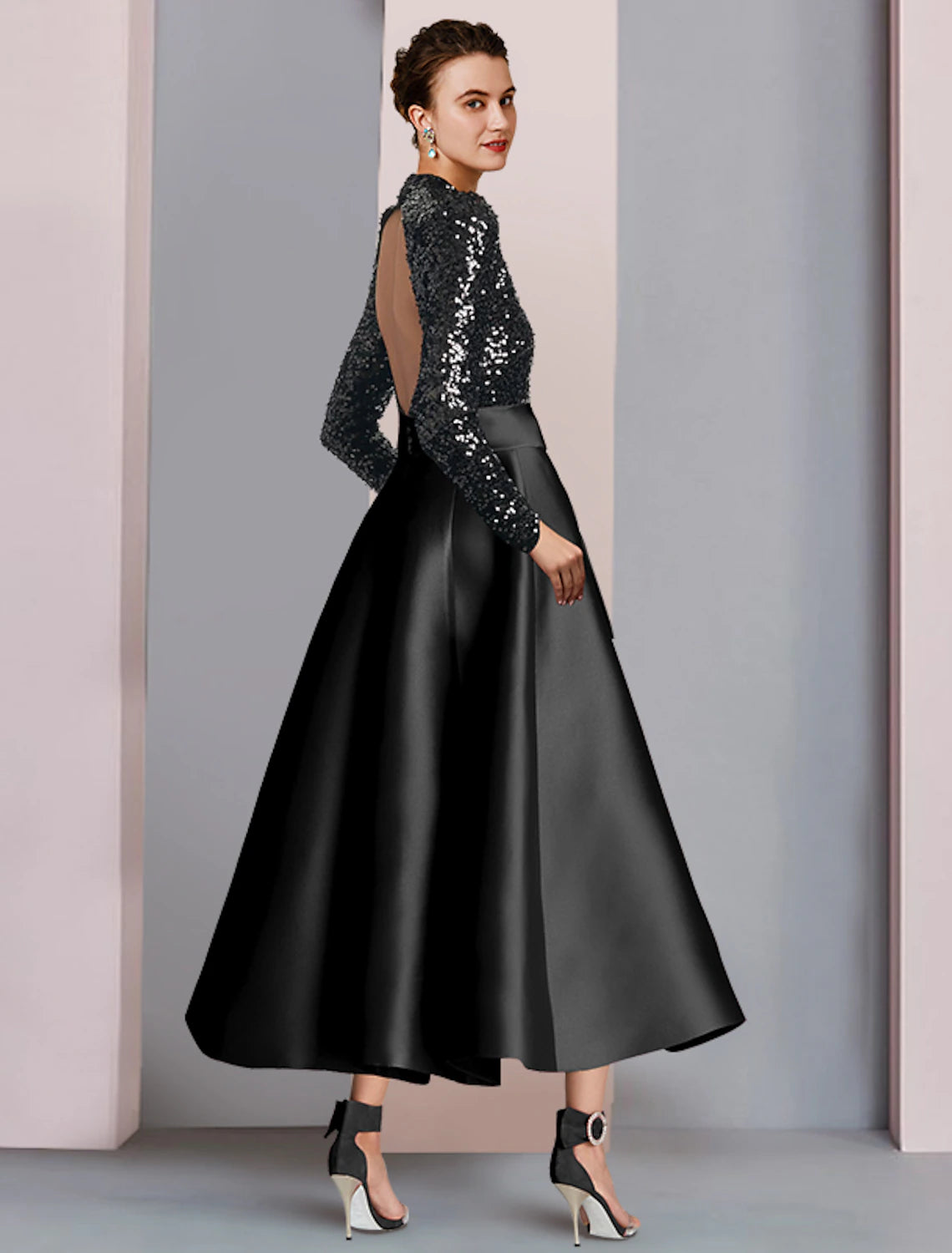 Abito da cerimonia per la madre della sposa, a trapezio, elegante, scintillante e brillante, con collo alto, lunghezza tè, in raso, con paillettes, maniche lunghe, con fiocco/i e pieghe.