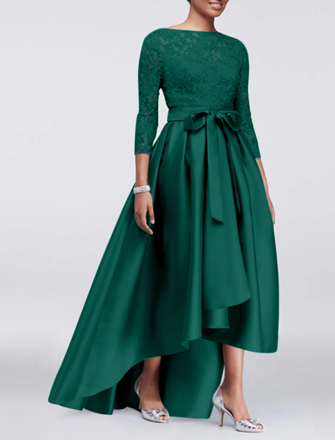 Abito da cerimonia per la madre della sposa, a trapezio, elegante, taglie forti, con scollo a V, in pizzo satinato asimmetrico, maniche a 3/4 con applicazioni di fascia/nastro