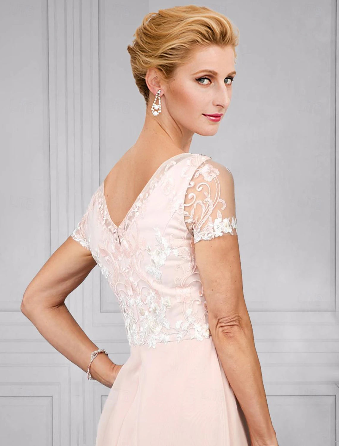 Abito da cerimonia per la madre della sposa in due pezzi, a trapezio, elegante, con scollo a V, lunghezza tè, in chiffon, pizzo, maniche corte, con applicazioni floreali