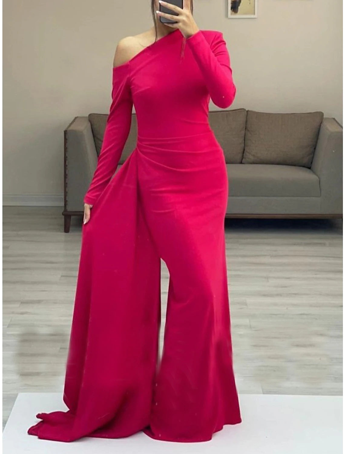 Vestido de noche formal minimalista elegante para invitada de boda, con un hombro descubierto, manga larga, largo hasta el suelo, con fruncido elegante 2025