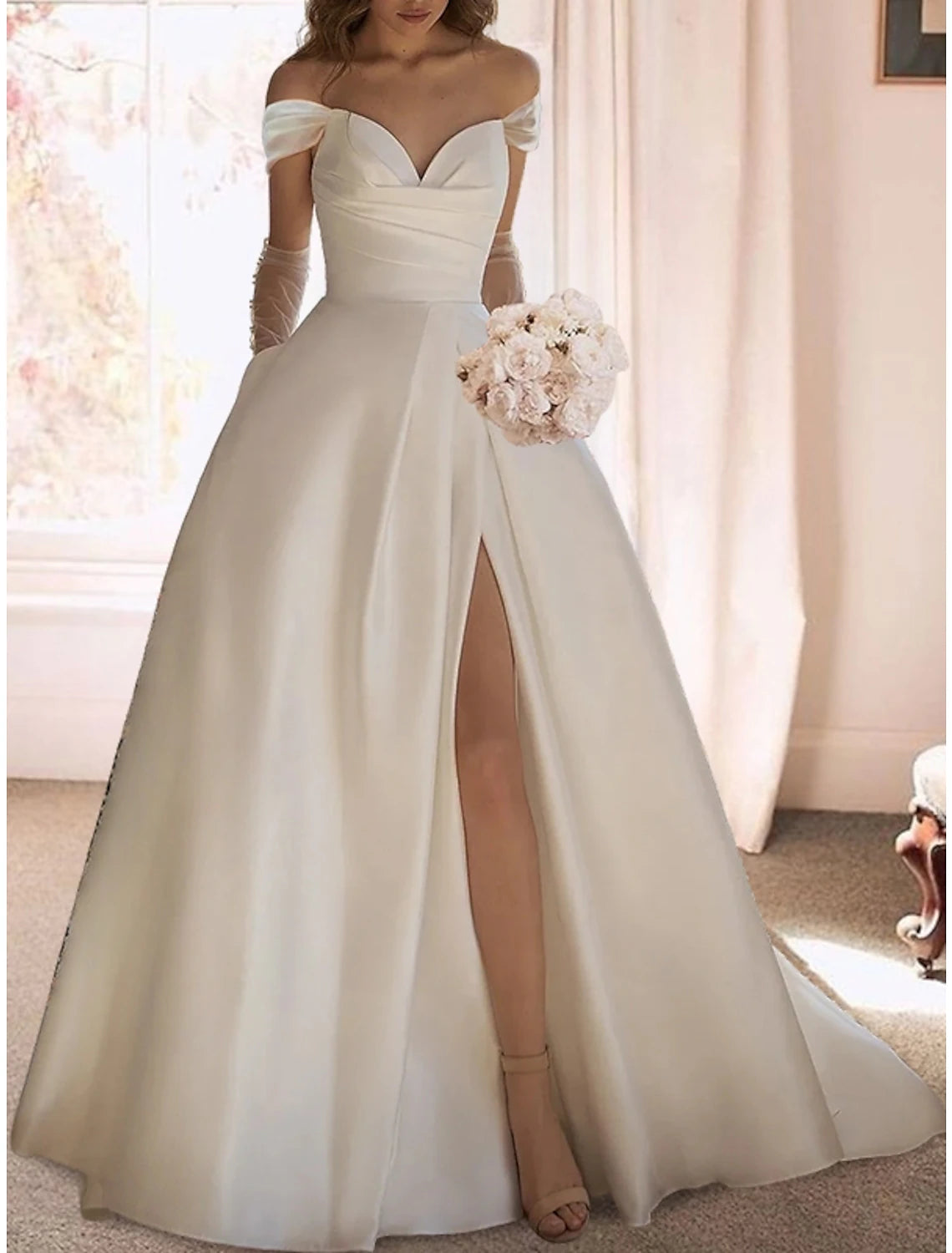 Abiti da sposa formali da ricevimento, abito da ballo, spalle scoperte, maniche corte, strascico a ruota, abiti da sposa in raso con spacco frontale arricciato