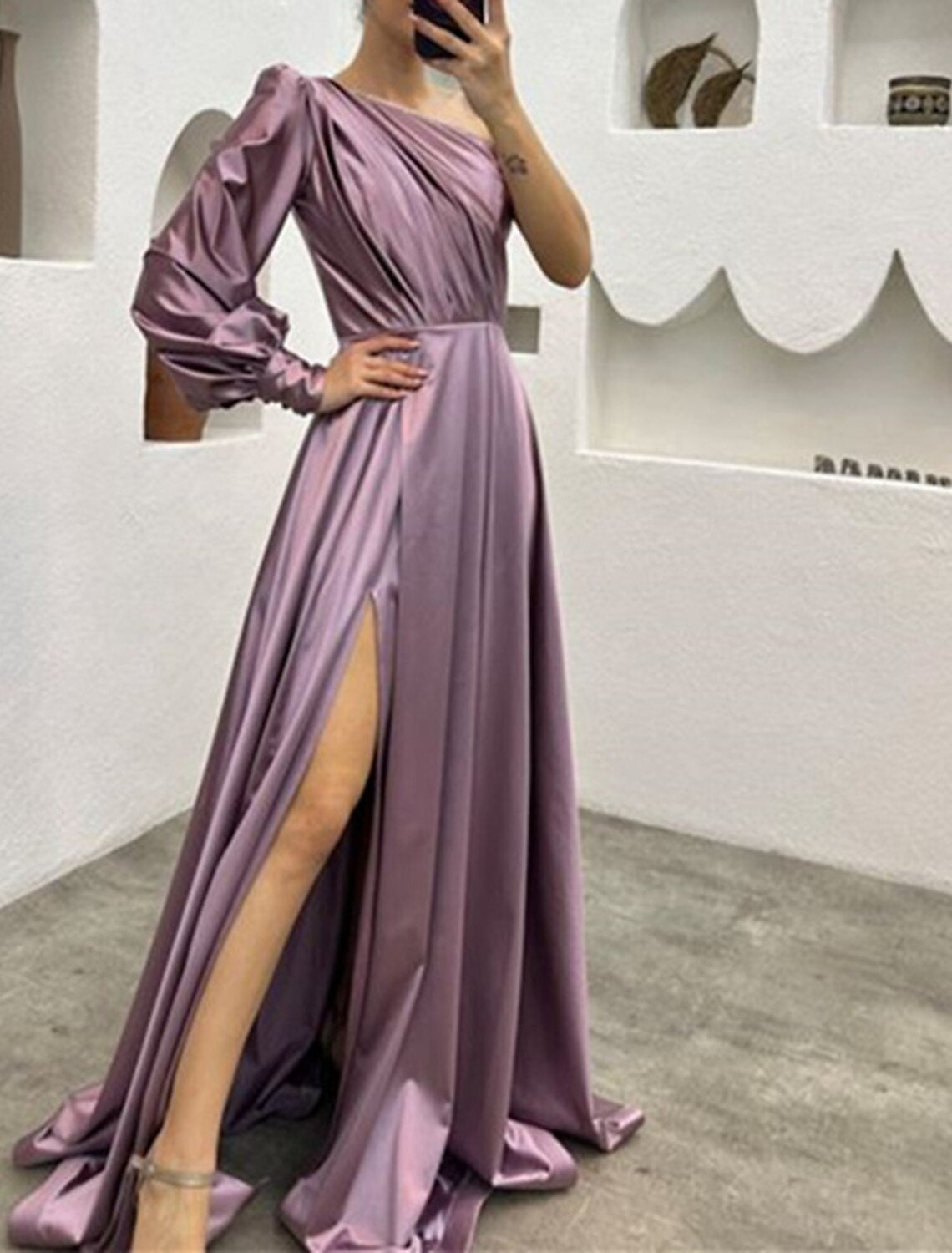 Abito da sera a trapezio, elegante, da ricevimento di nozze, con strascico a ruota, manica lunga, monospalla, in charmeuse con spacco arricciato