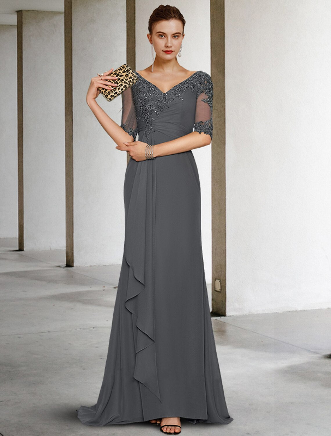 Vestido de sirena/trompeta para madre de la novia, estilo vintage, elegante, con escote en V, cola larga/cortada, de gasa, tul, media manga con apliques y drapeado lateral.