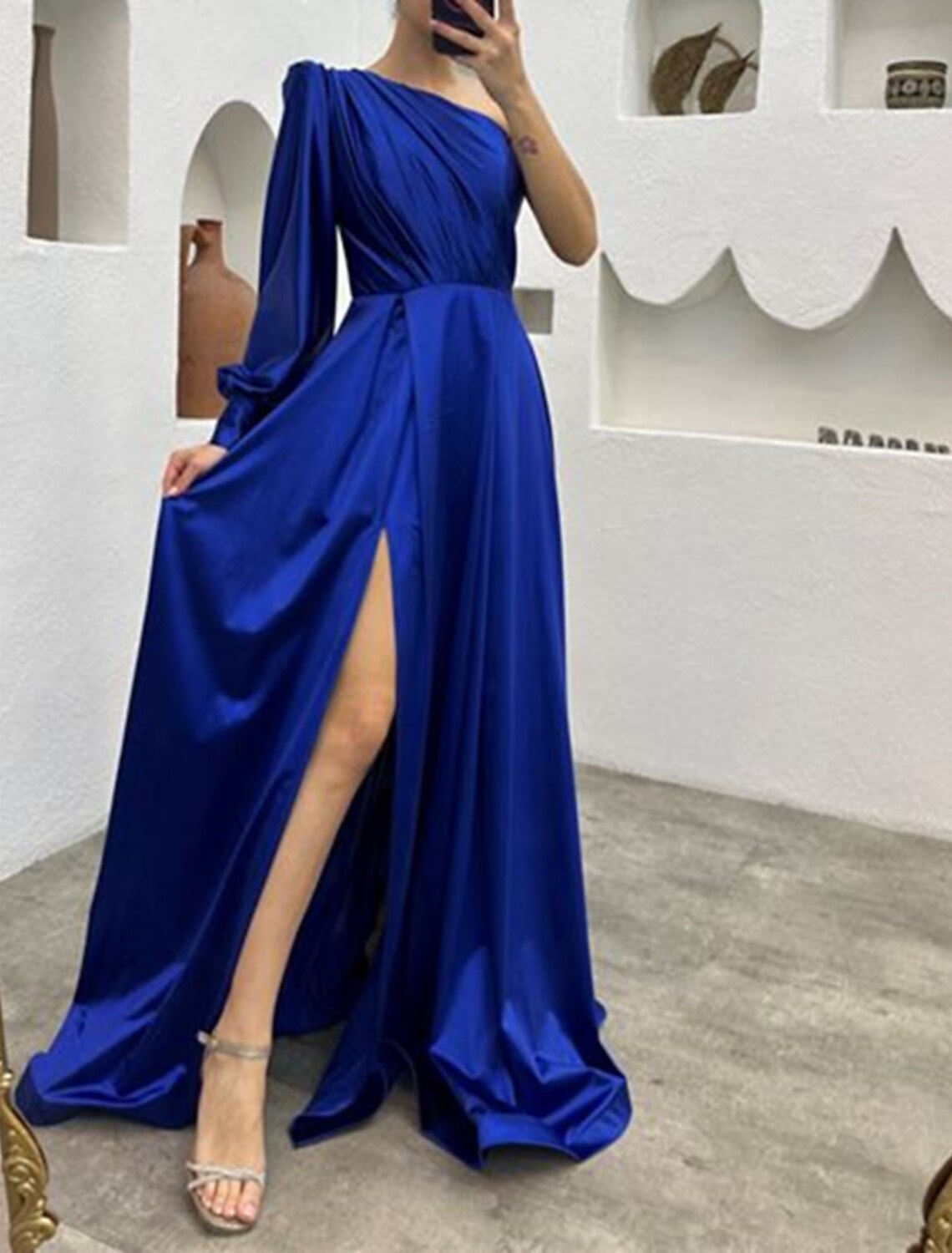 Abito da sera a trapezio, elegante, da ricevimento di nozze, con strascico a ruota, manica lunga, monospalla, in charmeuse con spacco arricciato