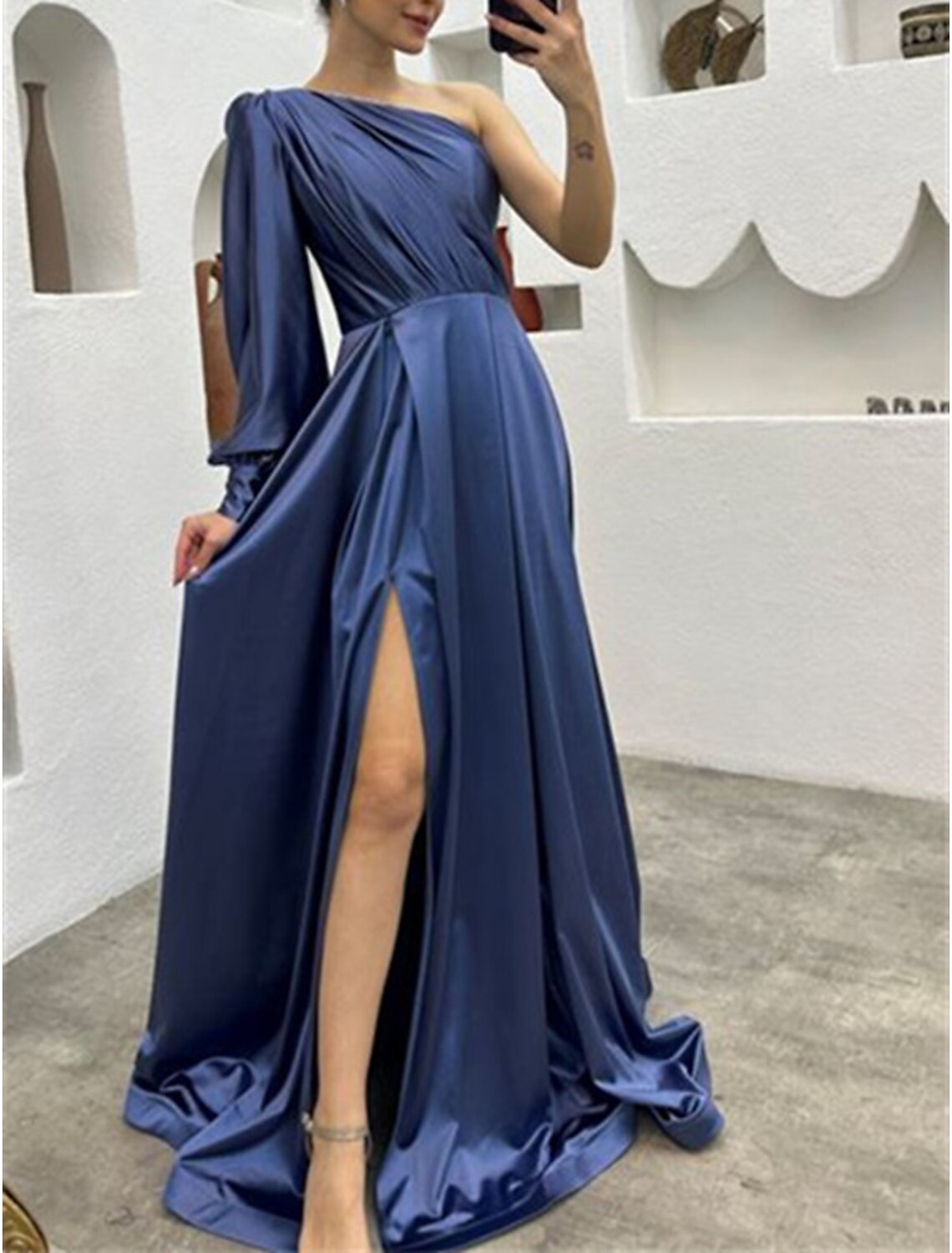 Abito da sera a trapezio, elegante, da ricevimento di nozze, con strascico a ruota, manica lunga, monospalla, in charmeuse con spacco arricciato