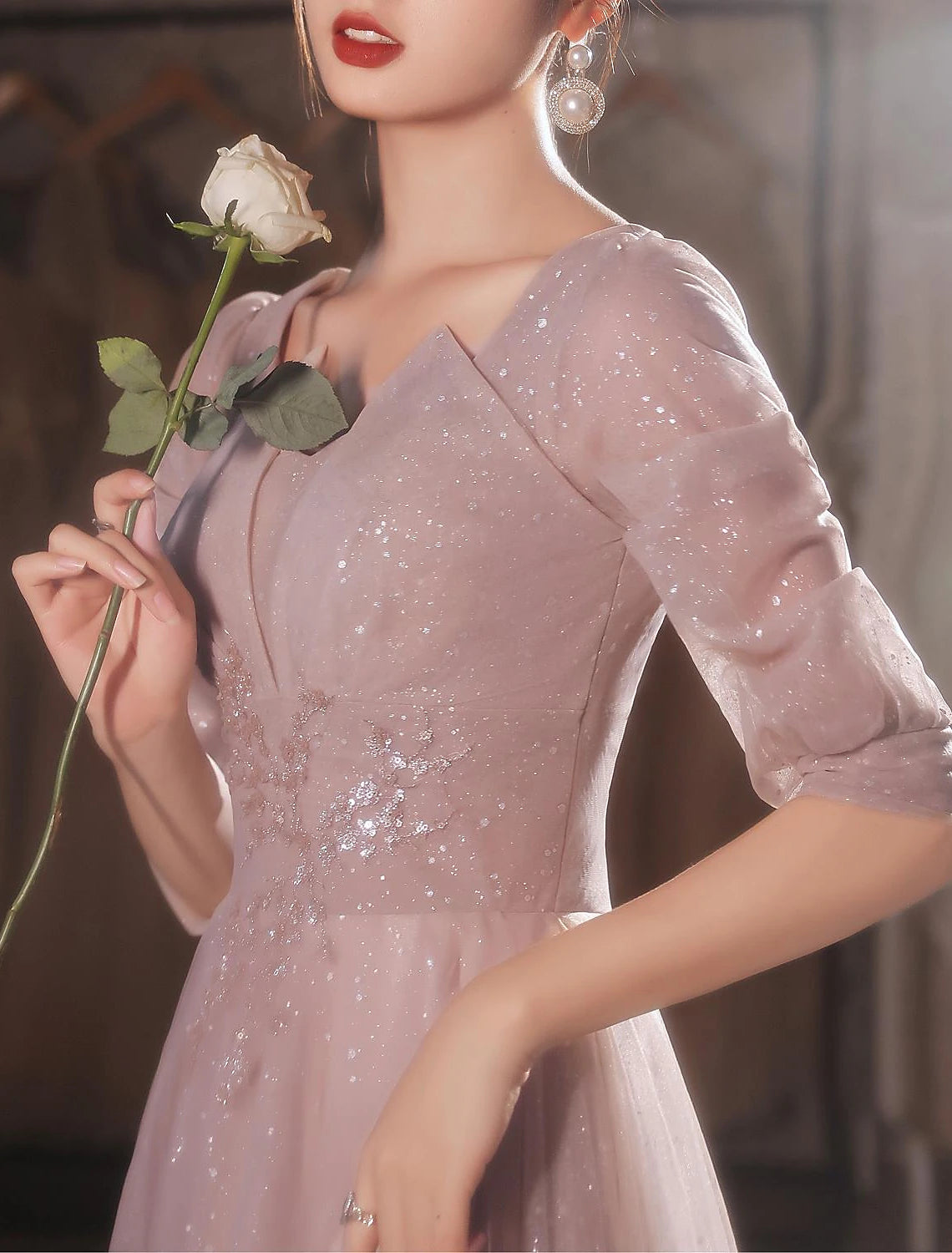 Vestido de noche formal elegante de fiesta con escote en V, espalda en V, mangas 3/4, largo hasta el suelo, encaje con apliques 2025