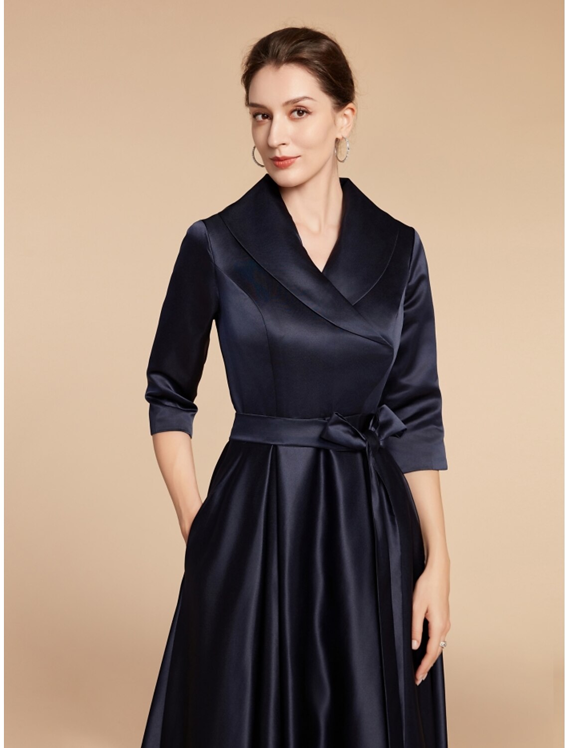 Abito da cerimonia per la madre della sposa, a trapezio, elegante, con scollo a V, lunghezza alla caviglia, in raso, mezza manica, con fascia/nastro, arricciato, tinta unita