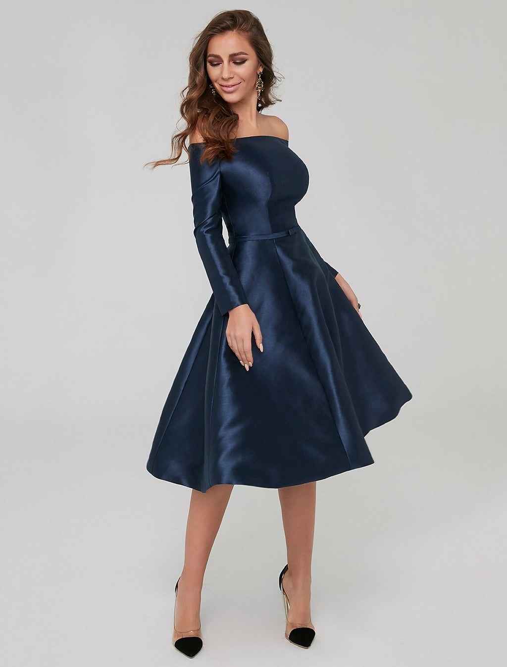Vestidos de fiesta para ocasiones especiales, corte A, para invitadas de boda, cóctel, largo hasta la rodilla, manga larga, hombros descubiertos, satén con pliegues, 2025