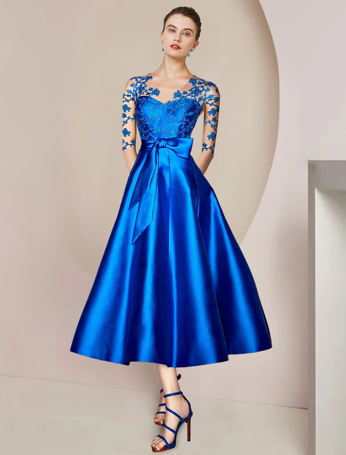 Abito da cerimonia per la madre della sposa, a trapezio, elegante, con scollo a V, lunghezza tè, in raso e pizzo, mezza manica, con fiocco/i, pieghe e applicazioni