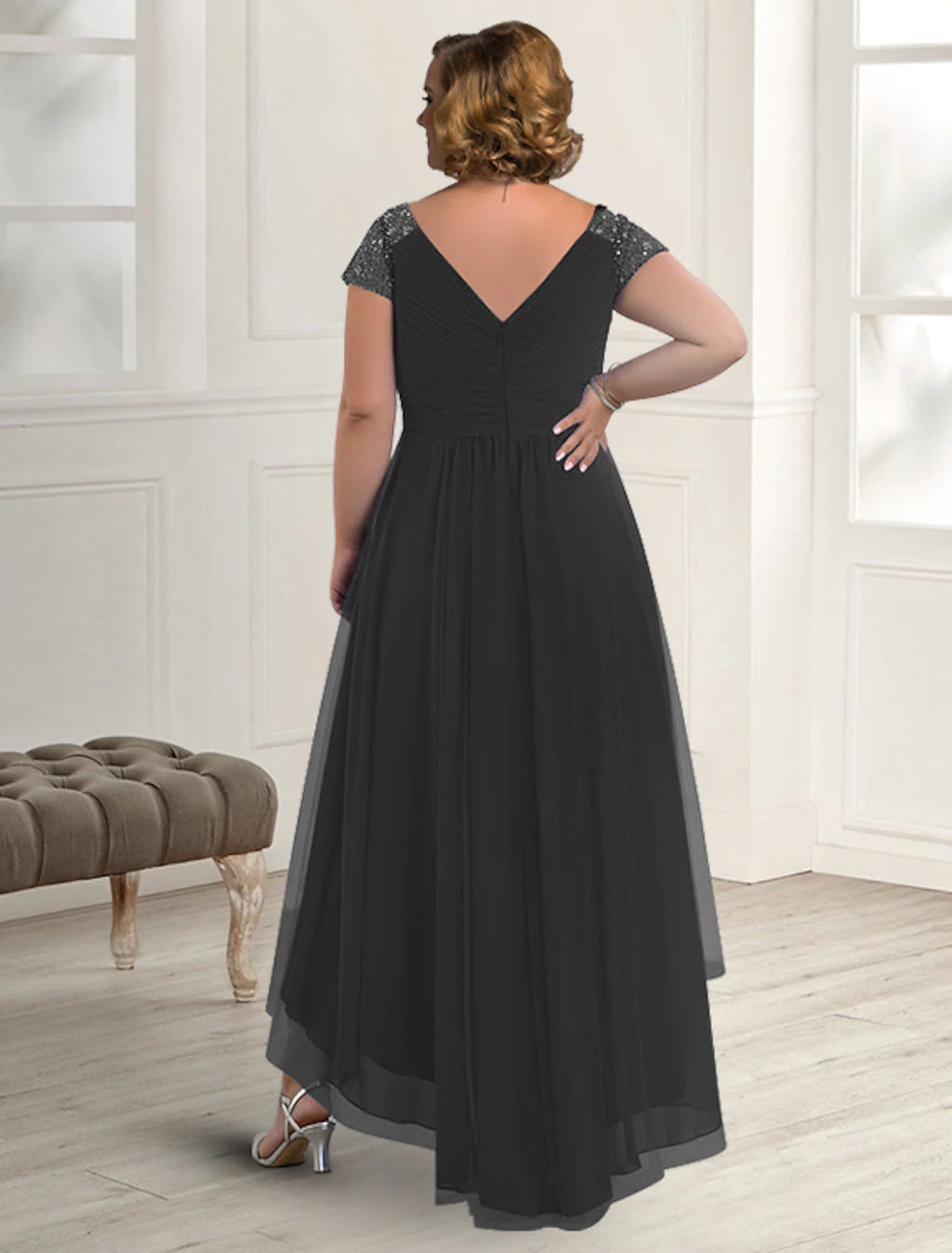 Abito da madre della sposa a trapezio, elegante, taglie forti, scollo a V asimmetrico, lunghezza pavimento, in chiffon, maniche corte, con pieghe e perline