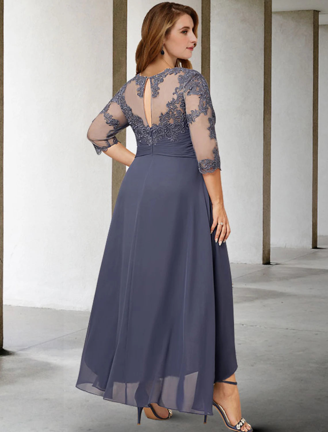 Abiti da cerimonia per la madre della sposa a trapezio, taglie forti, eleganti, con curve a pancia scoperta, asimmetrici, formali, maniche a 3/4, scollo gioiello, in chiffon con pieghe e applicazioni arricciate
