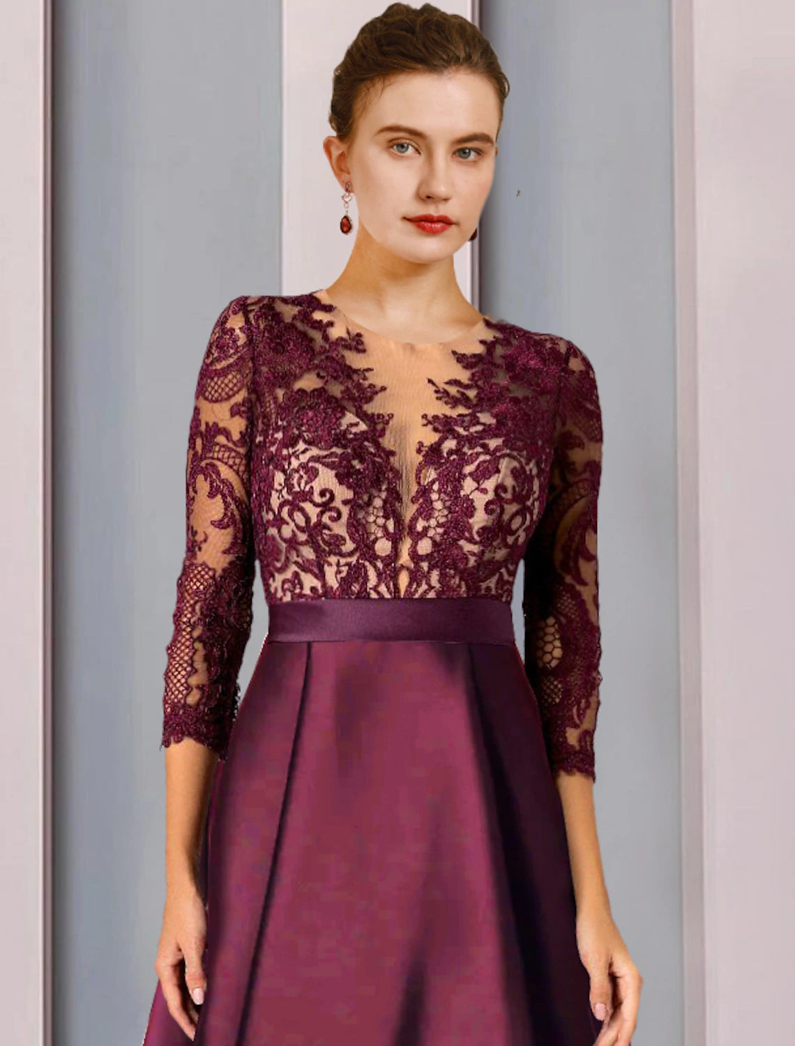 Abito da cerimonia per la madre della sposa, elegante, a trapezio, con scollo a barchetta, asimmetrico, lunghezza tè, in raso e pizzo, manica a 3/4 con applicazioni