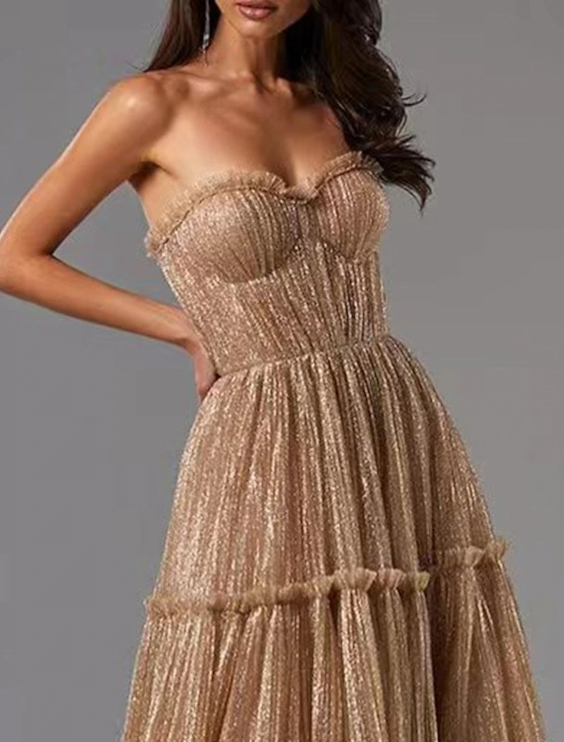 Abito da sera a trapezio, scintillante, formale, da invitato a nozze, lungo fino al pavimento, senza maniche, senza spalline, in tulle con pieghe 2025