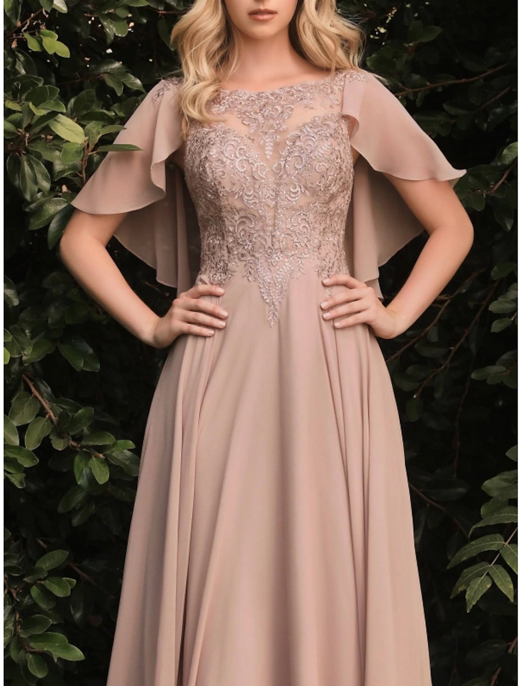 Abiti da sposa a tubino/colonna, eleganti, lunghi fino al pavimento, a maniche corte, con scollo gioiello, in chiffon con pieghe e volant