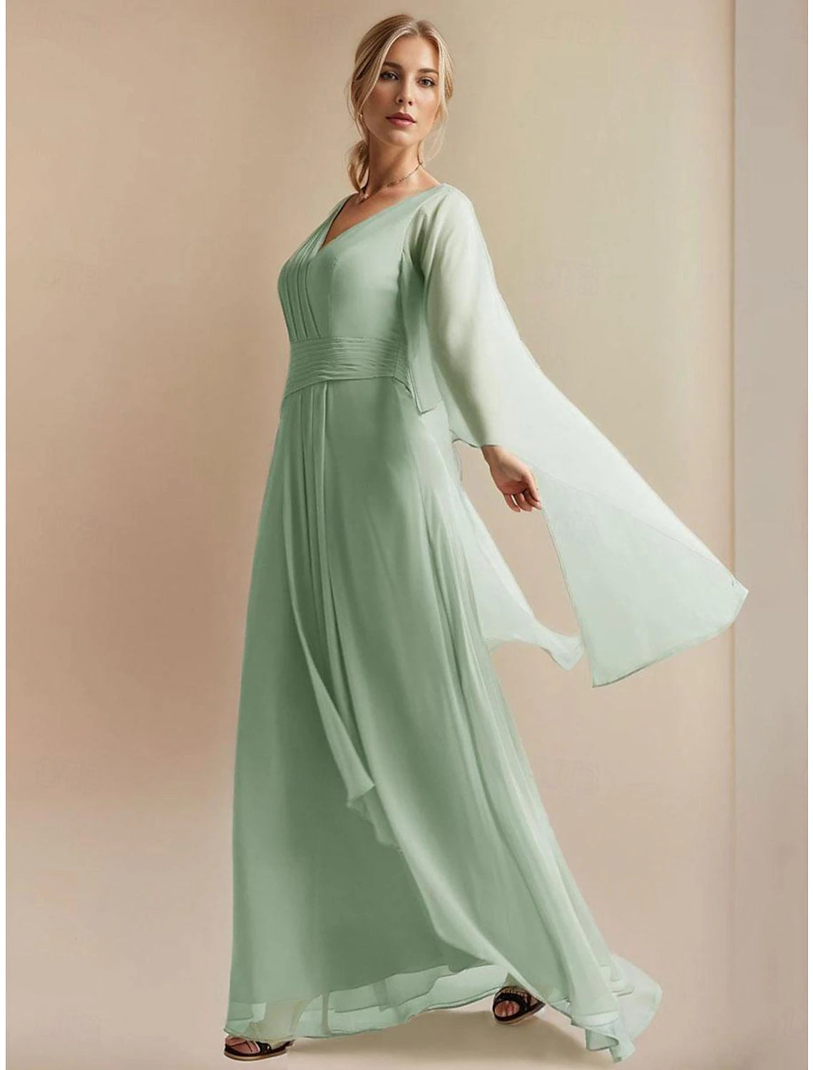 Abito da cerimonia per la madre della sposa, a trapezio, elegante, semplice, con scollo a V, lunghezza al pavimento, in chiffon, maniche a 3/4 con pieghe e balze arricciate.