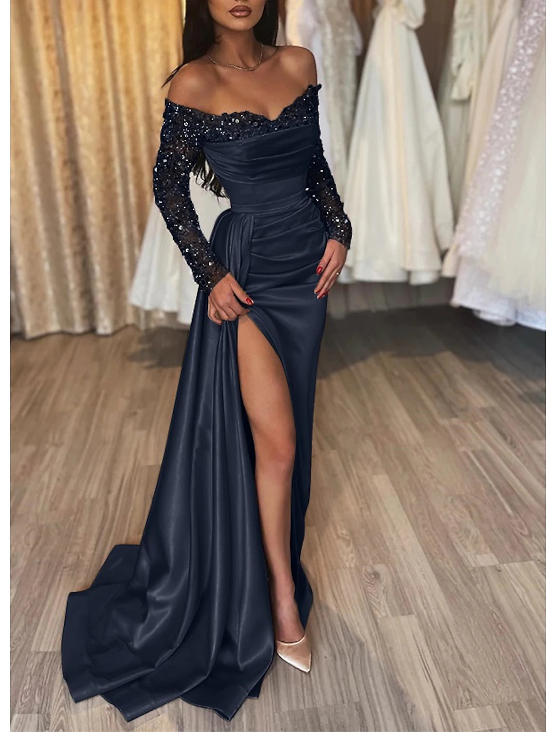Vestido de noche negro de sirena, vestido brillante y resplandeciente, vestido formal para boda, fiesta, corte de cola, manga larga, hombros descubiertos, recepción de boda de otoño, satén con abertura de lentejuelas fruncidas