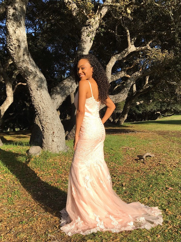 Vestidos de corte tubo/columna sin mangas con encaje de tul y tirantes finos con cola larga