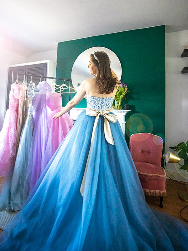 Vestidos de fiesta sin mangas de tul con cola larga y escote corazón con apliques