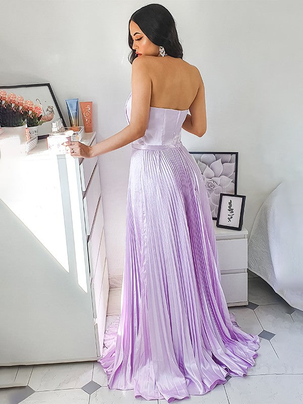 Vestidos fruncidos sin mangas de satén tipo seda con corte A/princesa y cola larga