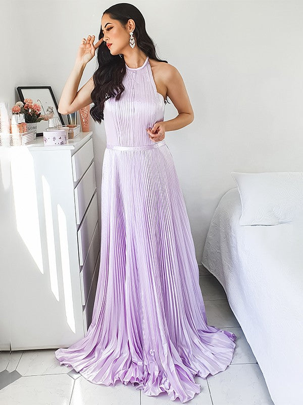 Vestidos fruncidos sin mangas de satén tipo seda con corte A/princesa y cola larga